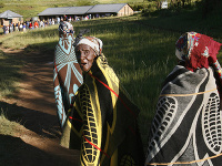 Ženy pred dedinou Machache v štáte Lesotho