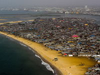 Slum na okraji hlavného mesta Monrovia v Libérii