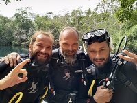 Traja dobrodruhovia, tri motorky Traja dobrodruhovia, tri motorky
