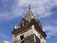Veža viktoriánskeho dreveného kostola, postaveného v ére zlatej horúčky v Bennette. Jediná stavba, ktorá v tomto meste duchov stále ešte stojí.