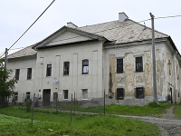 Dominantou Toporca s viac ako 800-ročnou históriou sú kaštiele a kostoly 