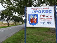Dominantou Toporca s viac ako 800-ročnou históriou sú kaštiele a kostoly 