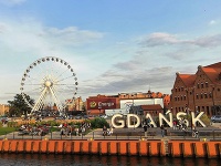 Nápis Gdansk s vyhliadkovým kolesom