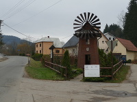 Zmenšený veterný mlyn v kysuckej obci Korňa