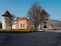 Hradné námestie pred Kežmarským hradom