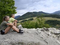 Posledné zvyšky hradných múrov hradu Košeca