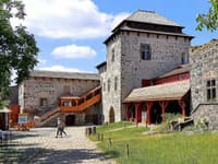 Miestni hrad nazývajú familiárne Kuňka.