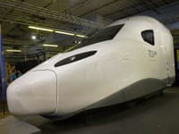 Macron predstavil nový model rýchlovlaku TGV