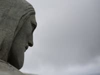 Socha Krista Spasiteľa, ktorá je umiestená na vrchu Corcovado v Riu de Janeiro