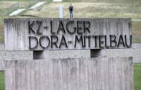Vstup do koncentračného tábora Mittelbau-Dora pri nemeckom Nordhausene