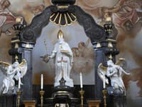 Kaštieľ a Kostol sv. Valentína v Ladcoch 