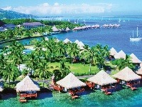 I na ostrove Tahiti fungujú ako ubytovanie pre turistov luxusné bungalovy priamo nad vodou.