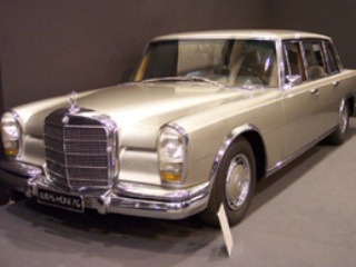 EXTRA Vydražili luxusný mercedes