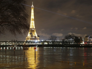 Paríž bojuje s vysokou