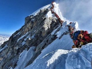 Najsmutnejšia fotka Everestu: Ľudia