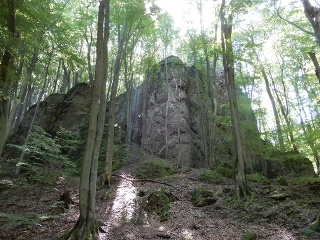 Havraní kameň v Údolí
