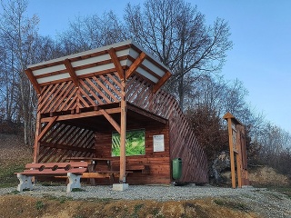 Turistická vyhliadka nad dedinou
