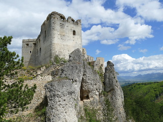 Zrúcanina Lietavského hradu neďaleko