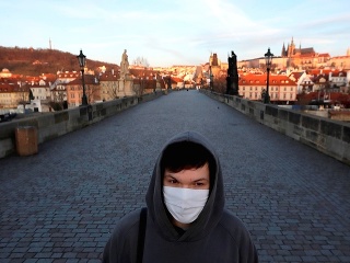 Koronavírus vyhnal ľudí aj