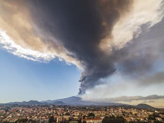 Sopka Etna sa opäť