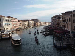 Benátky zavedú pre turistov