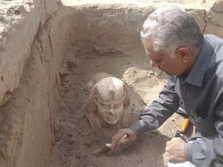 Egyptskí archeológovia objavili sochu