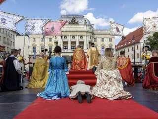 Bratislava sa na tri