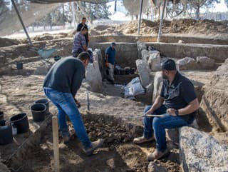 Archeológovia odkryli mestskú bránu
