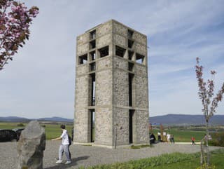 OBRAZOM: Rozhľadňu Čerešenka postavili