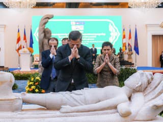 Kambodža privítala desiatky historických