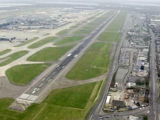 Uzavretie letiska Heathrow spôsobilo