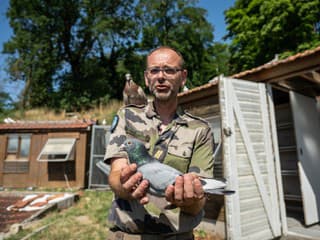Neďaleko Paríža stále lietajú