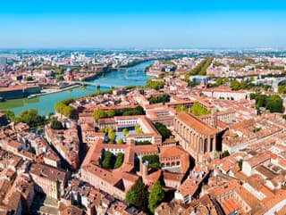 Toulouse prezývajú Ružové mesto,