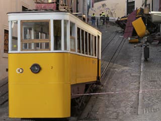 V Lisabone sa vykoľajila