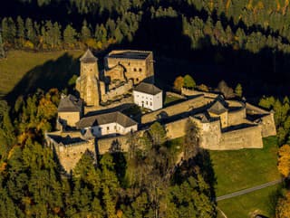 Dva hrady na poľsko-slovenskom
