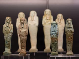 Egyptológovia objavili vyše 200
