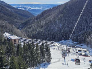 Parkovisko a dolná stanica