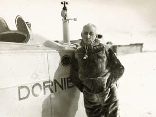 Spor polárnikov: Poloboh Amundsen