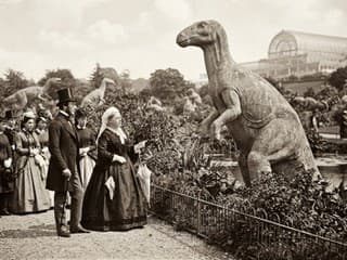 Prvé sochy dinosaurov obdivovala