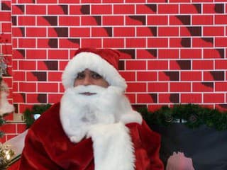EXTRA Nedostatok Santa Clausov