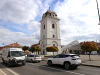 Mestská veža na námestí v Brezne