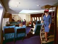 Model 747 bol známy nielen technologickými úspechmi, ale aj luxusom. So salónikom, kokteilovým servisom a niekedy dokonca aj klavírom sľuboval elegantný a relaxačný cestovateľský zážitok.