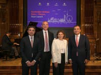 Zľava Samir Rzayev (prvý viceprezident Azerbaijan Airlines), Florian Sengstschmid (generálny riaditeľ Azerbaijan Tourism Board), Susanne Kraus-Winklerová (rakúska štátna tajomníčka pre cestovný ruch), Fuad Naghiyev (predseda Štátnej agentúry pre cestovný ruch Azerbajdžanskej republiky) 
