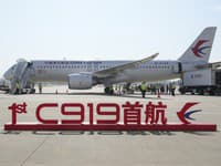 Čína začala vyrábať vlastné lietadlá, stroj C919 už lieta na pravidelnej linke