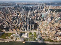 New York sa potápa pod váhou mrakodrapov a ľudí