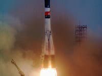 Štart rakety s  kozmickou loďou Sojuz TM-29, ktorá 20. februára 1999  z kozmodromu Bajkonur v Kazachstane vyniesla do kozmu prvého slovenského kozmonauta Ivana Bellu