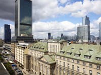 Vo Varšave zatvárajú legendárny hotel: Bývali v ňom všetci americkí prezidenti aj Michael Jackson