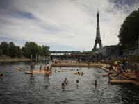 Paríž otvoril Seinu plavcom, tri nové kúpaliská sú prístupné zadarmo