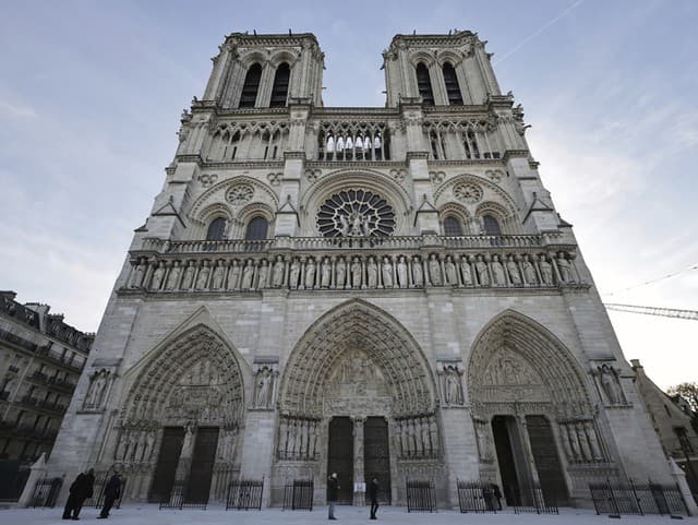 Znovuotvorená Notre-Dame hostí veľkonočné