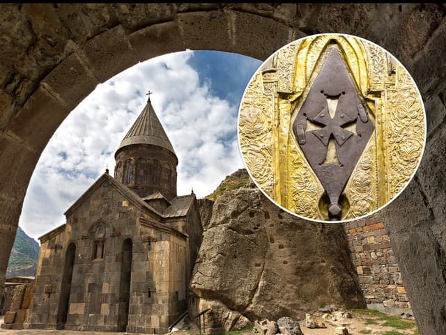 V skalách Arménska: Kláštor